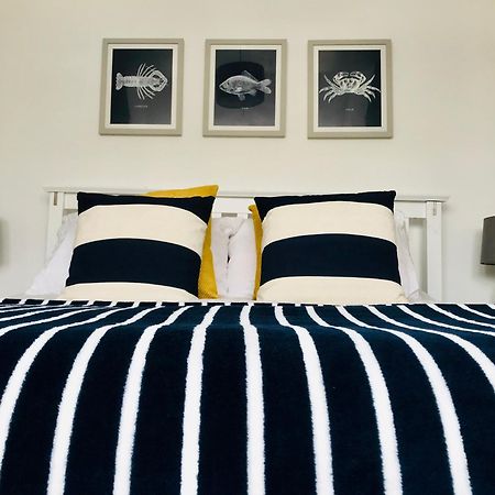 Nancie'S Place - Dartmouth Town Center With Private Parking - A Traditional Georgian Private Duplex Apartment - Beautifully Refurbished - Two Bedrooms, Bathroom, Kitchen And Lounge Diner 외부 사진