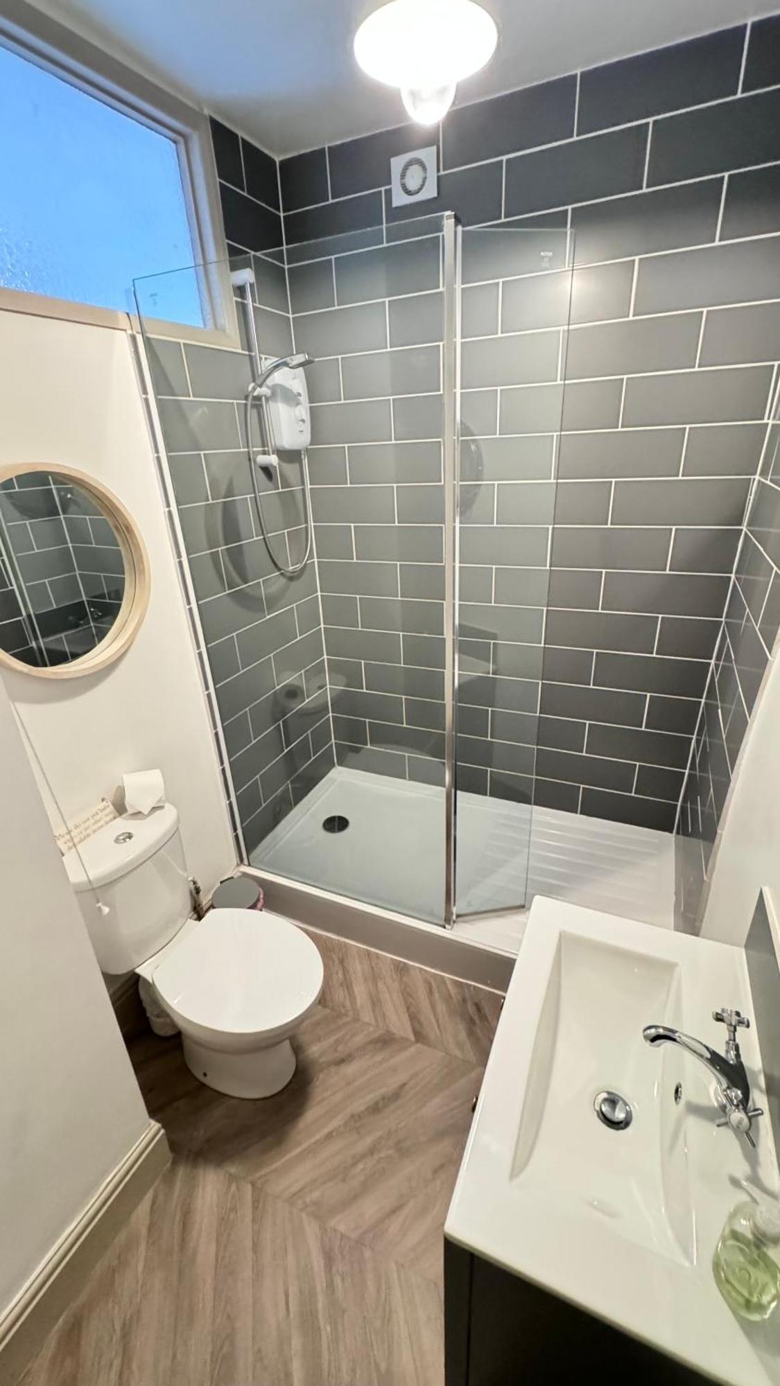 Nancie'S Place - Dartmouth Town Center With Private Parking - A Traditional Georgian Private Duplex Apartment - Beautifully Refurbished - Two Bedrooms, Bathroom, Kitchen And Lounge Diner 외부 사진