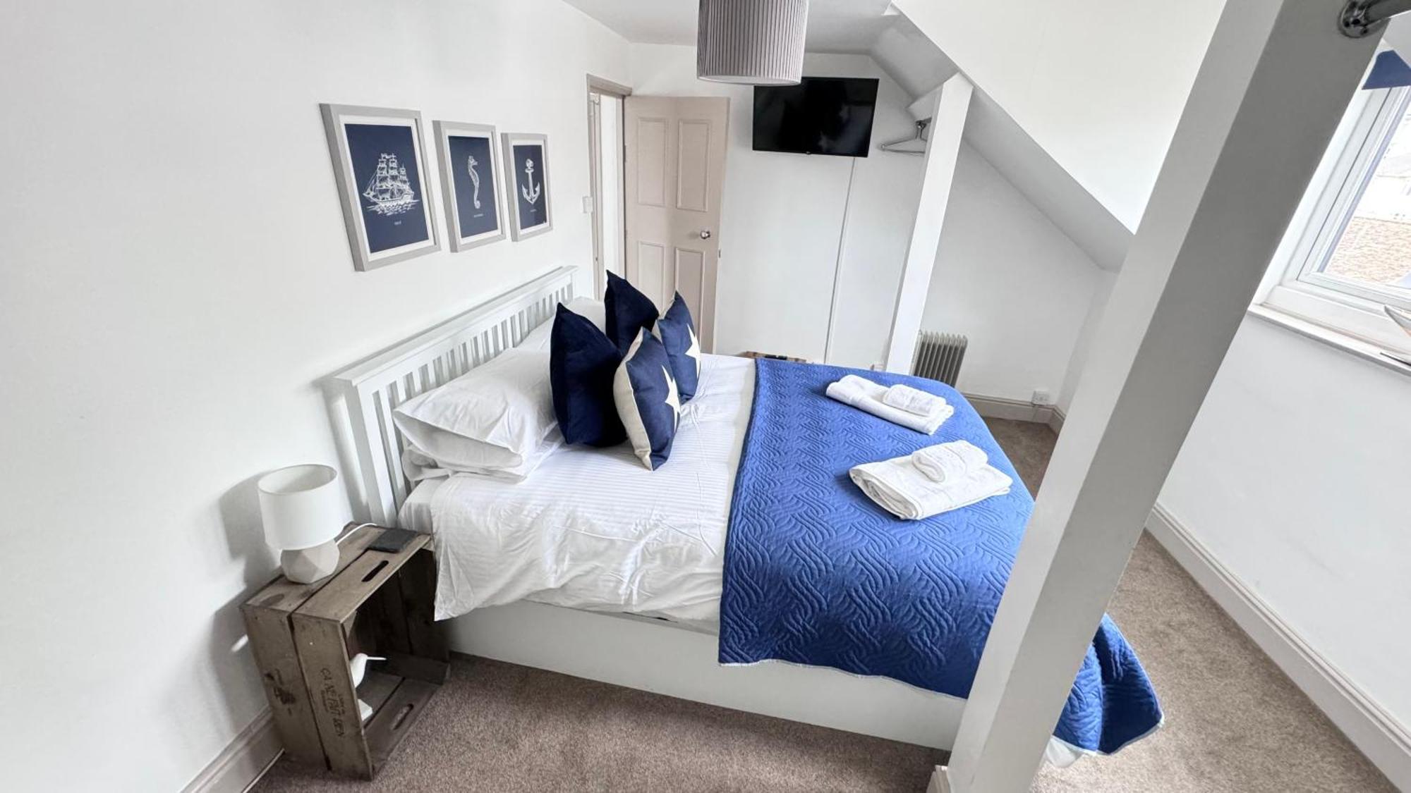 Nancie'S Place - Dartmouth Town Center With Private Parking - A Traditional Georgian Private Duplex Apartment - Beautifully Refurbished - Two Bedrooms, Bathroom, Kitchen And Lounge Diner 외부 사진