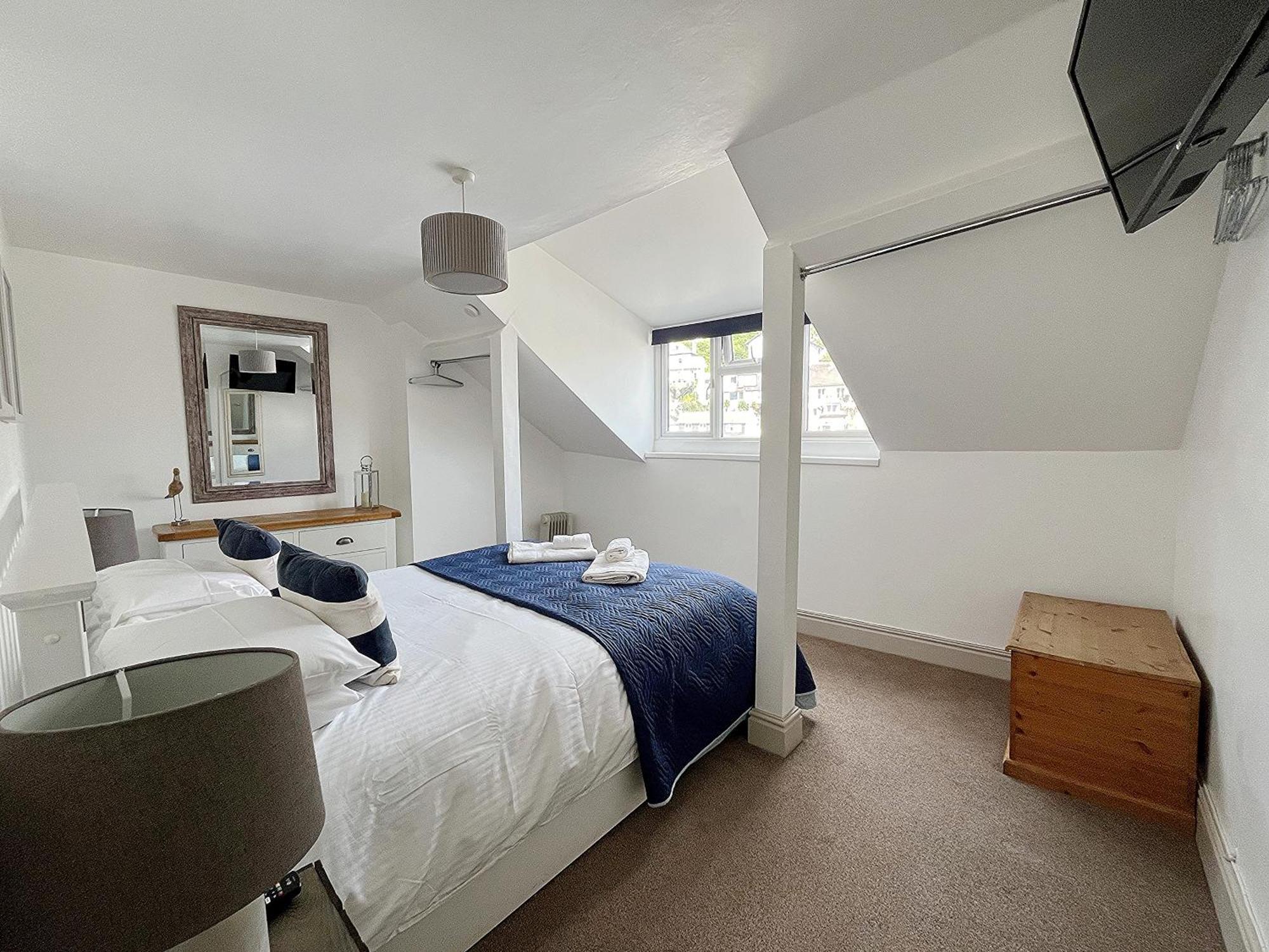 Nancie'S Place - Dartmouth Town Center With Private Parking - A Traditional Georgian Private Duplex Apartment - Beautifully Refurbished - Two Bedrooms, Bathroom, Kitchen And Lounge Diner 외부 사진
