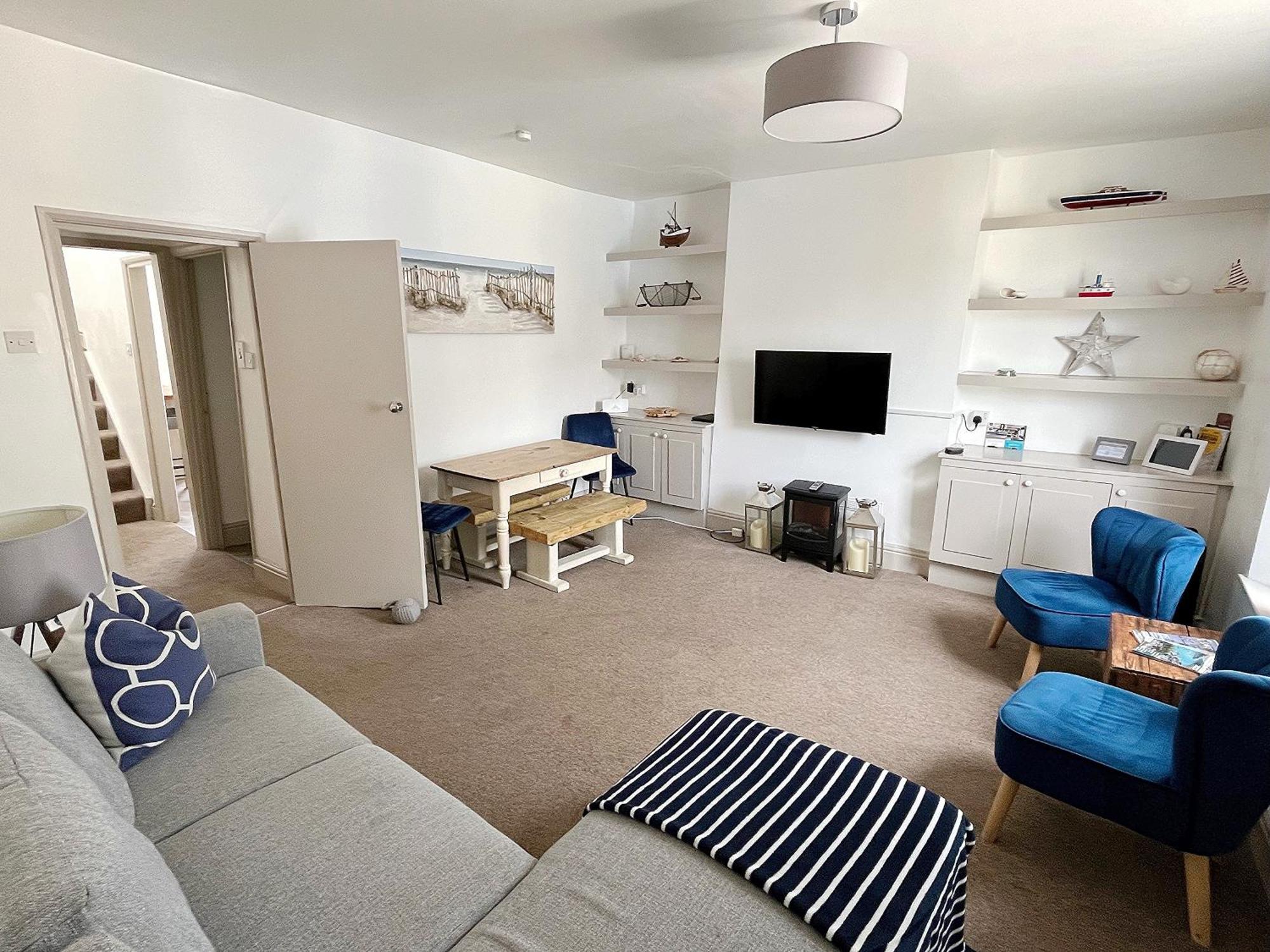 Nancie'S Place - Dartmouth Town Center With Private Parking - A Traditional Georgian Private Duplex Apartment - Beautifully Refurbished - Two Bedrooms, Bathroom, Kitchen And Lounge Diner 외부 사진
