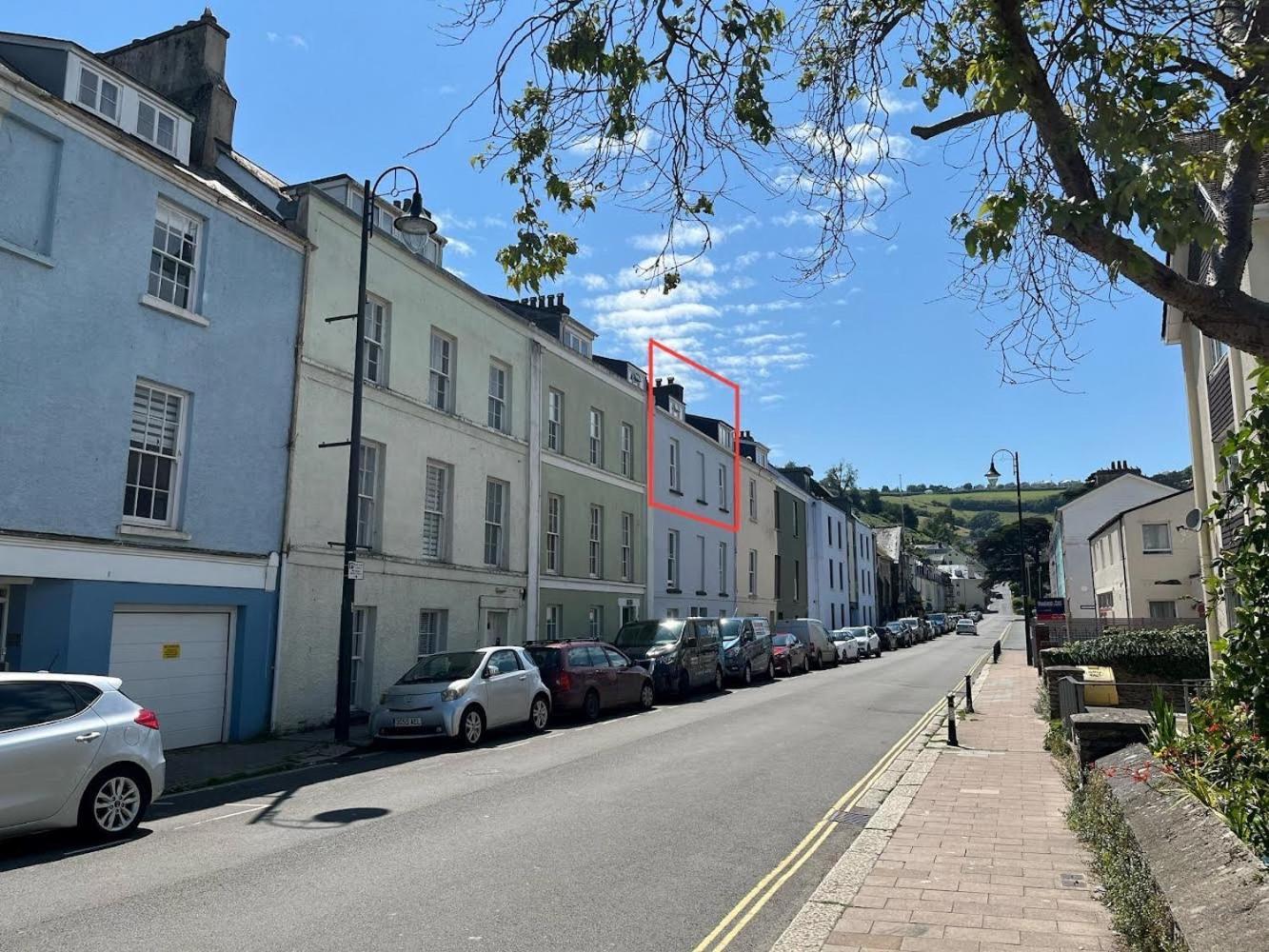 Nancie'S Place - Dartmouth Town Center With Private Parking - A Traditional Georgian Private Duplex Apartment - Beautifully Refurbished - Two Bedrooms, Bathroom, Kitchen And Lounge Diner 외부 사진