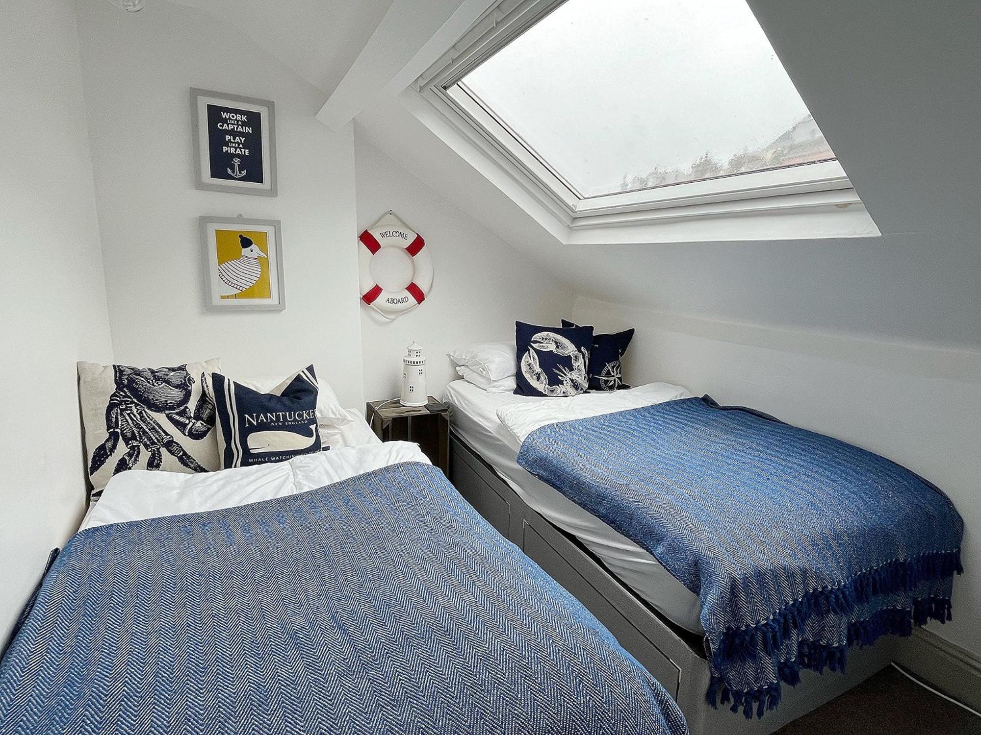 Nancie'S Place - Dartmouth Town Center With Private Parking - A Traditional Georgian Private Duplex Apartment - Beautifully Refurbished - Two Bedrooms, Bathroom, Kitchen And Lounge Diner 외부 사진