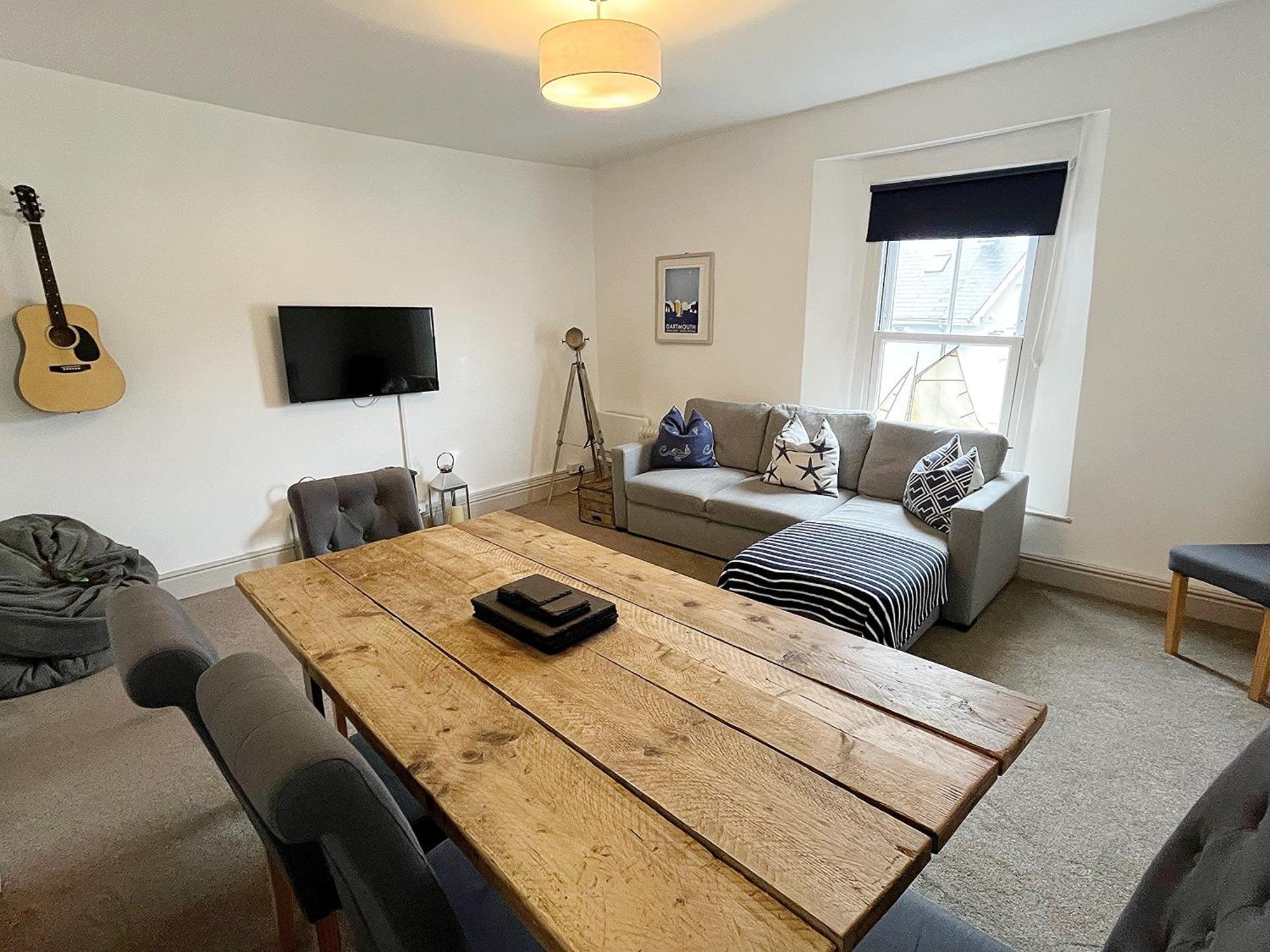 Nancie'S Place - Dartmouth Town Center With Private Parking - A Traditional Georgian Private Duplex Apartment - Beautifully Refurbished - Two Bedrooms, Bathroom, Kitchen And Lounge Diner 외부 사진