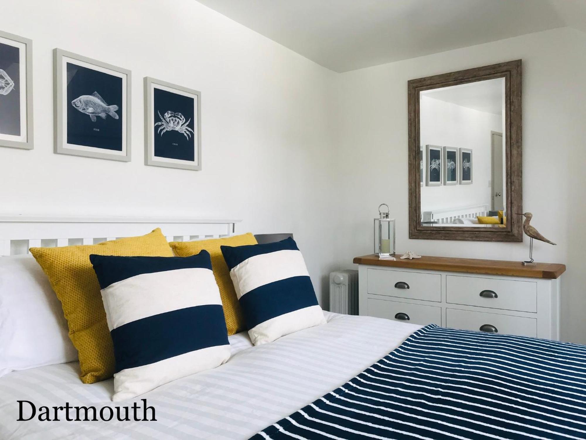 Nancie'S Place - Dartmouth Town Center With Private Parking - A Traditional Georgian Private Duplex Apartment - Beautifully Refurbished - Two Bedrooms, Bathroom, Kitchen And Lounge Diner 외부 사진